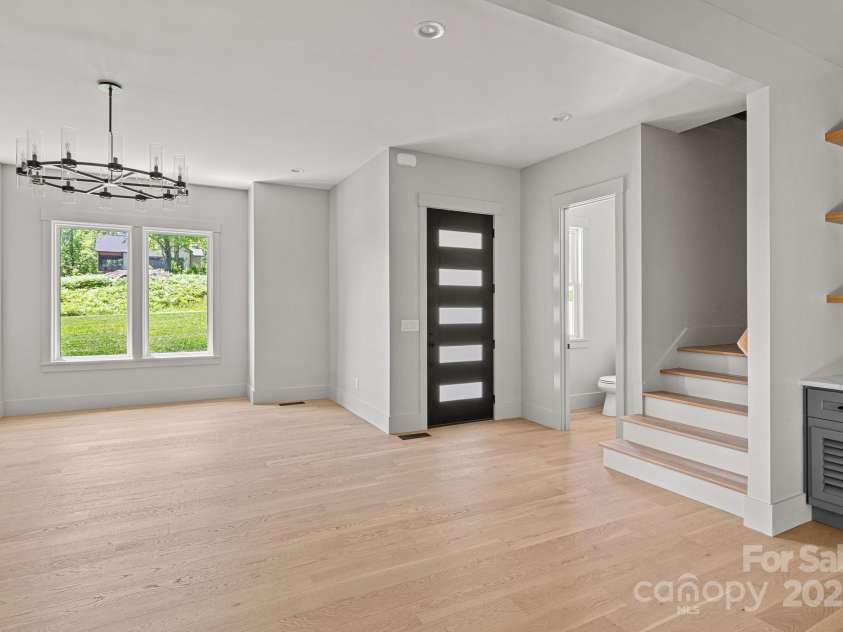 611 Crystal Heights Drive, Hendersonville, NC 28739.  MLS# CAR4263077, YatesRealty ID 21896. Open Living Space