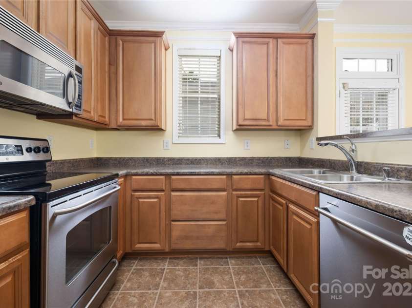 181 Singleton Road, Mooresville, NC 28117.  MLS# CAR4268089, YatesRealty ID 21897. Fully equipped ktichen!