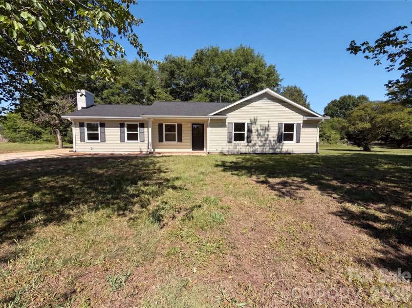4700 Misty Hill Lane, Gastonia, NC 28056.  MLS# CAR4239522, YatesRealty ID 21897. 
