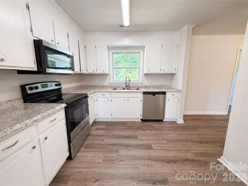 4700 Misty Hill Lane, Gastonia, NC 28056.  MLS# CAR4239522, YatesRealty ID 21897. 