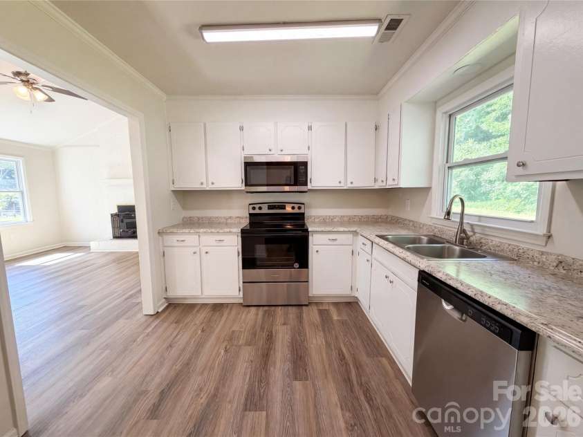 4700 Misty Hill Lane, Gastonia, NC 28056.  MLS# CAR4239522, YatesRealty ID 21897. 