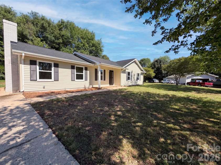 4700 Misty Hill Lane, Gastonia, NC 28056.  MLS# CAR4239522, YatesRealty ID 21897. 