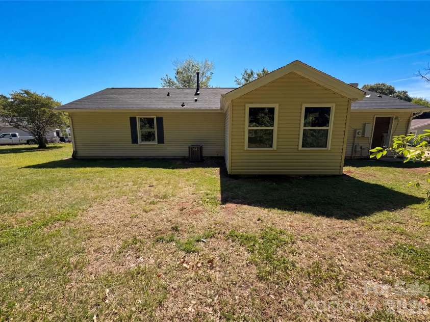 4700 Misty Hill Lane, Gastonia, NC 28056.  MLS# CAR4239522, YatesRealty ID 21897. 