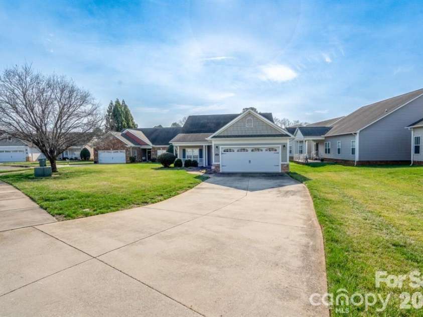 115 River Birch Drive, Salisbury, NC 28146.  MLS# CAR4420054, YatesRealty ID 21898. 