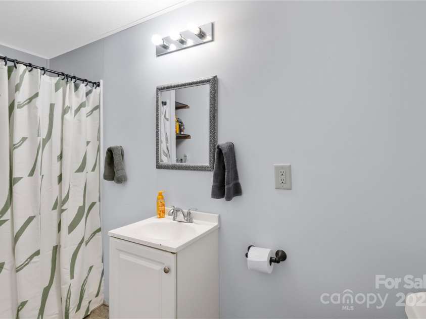 251 Vera Lane, Columbus, NC 28722.  MLS# CAR4267377, YatesRealty ID 21900. 2nd Living Qtrs