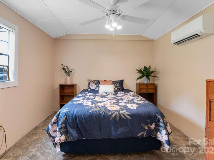 251 Vera Lane, Columbus, NC 28722.  MLS# CAR4267377, YatesRealty ID 21900. 2nd living Qtrs