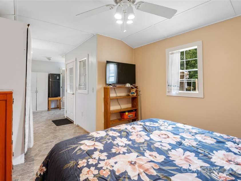 251 Vera Lane, Columbus, NC 28722.  MLS# CAR4267377, YatesRealty ID 21900. 2nd Living Qtrs