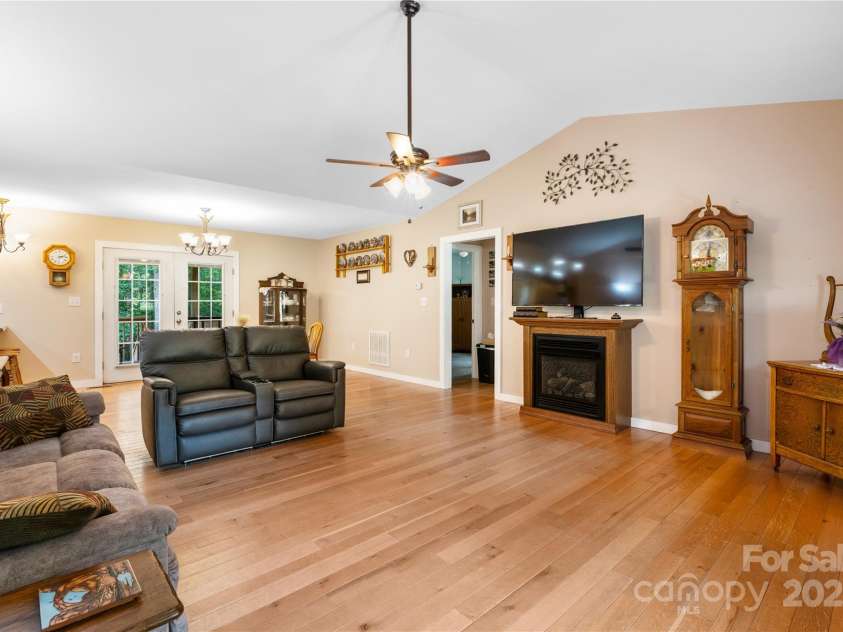 251 Vera Lane, Columbus, NC 28722.  MLS# CAR4267377, YatesRealty ID 21900. 