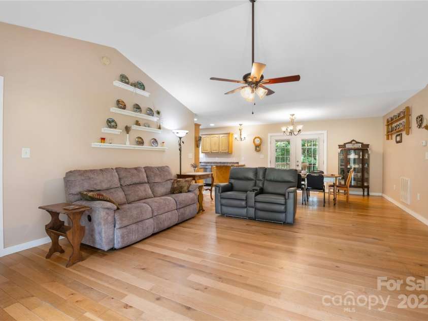 251 Vera Lane, Columbus, NC 28722.  MLS# CAR4267377, YatesRealty ID 21900. 