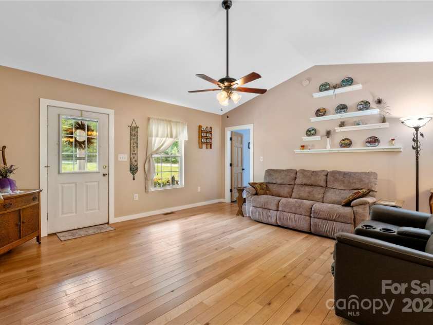 251 Vera Lane, Columbus, NC 28722.  MLS# CAR4267377, YatesRealty ID 21900. 