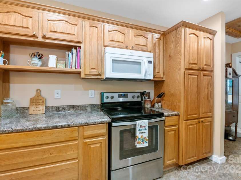 251 Vera Lane, Columbus, NC 28722.  MLS# CAR4267377, YatesRealty ID 21900. 