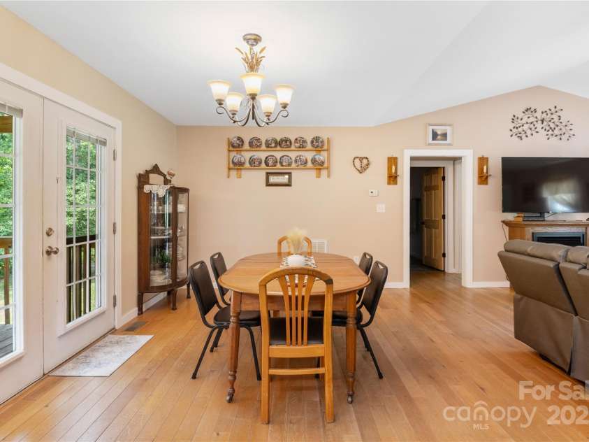 251 Vera Lane, Columbus, NC 28722.  MLS# CAR4267377, YatesRealty ID 21900. 