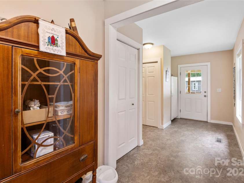 251 Vera Lane, Columbus, NC 28722.  MLS# CAR4267377, YatesRealty ID 21900. 