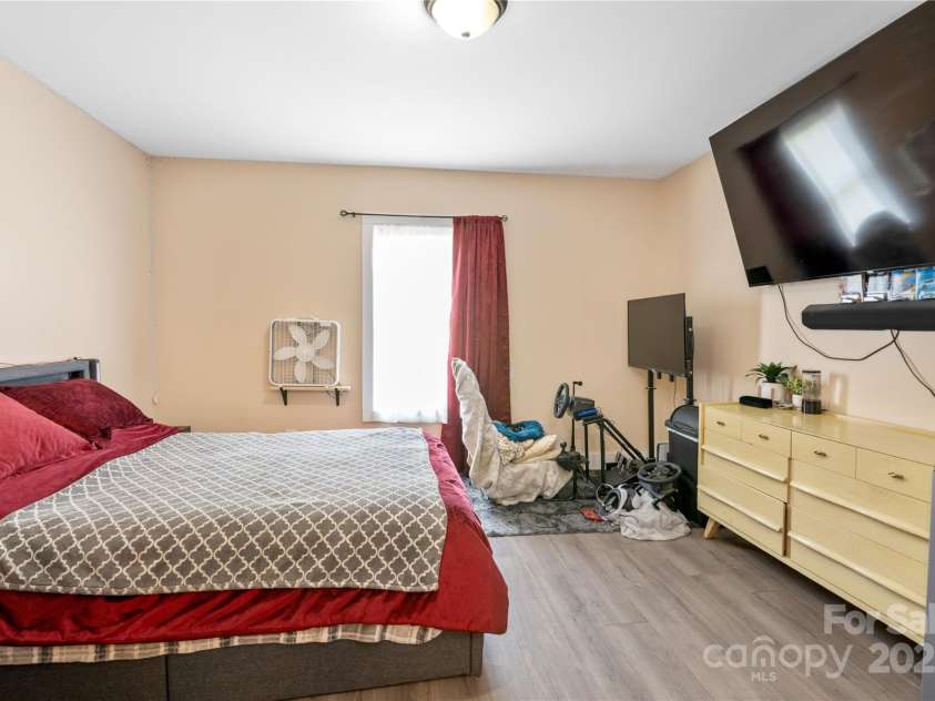 251 Vera Lane, Columbus, NC 28722.  MLS# CAR4267377, YatesRealty ID 21900. 