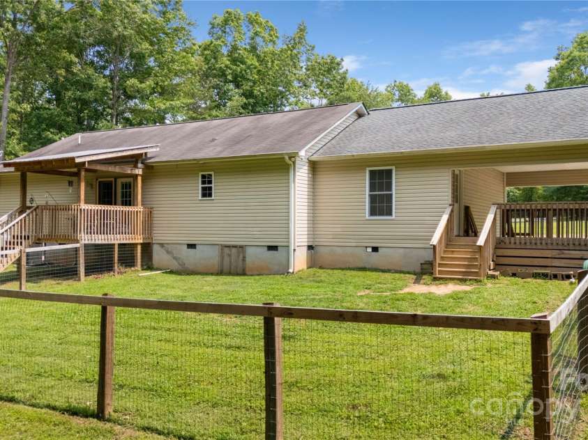 251 Vera Lane, Columbus, NC 28722.  MLS# CAR4267377, YatesRealty ID 21900. 