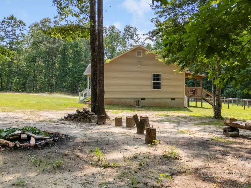 251 Vera Lane, Columbus, NC 28722.  MLS# CAR4267377, YatesRealty ID 21900. 