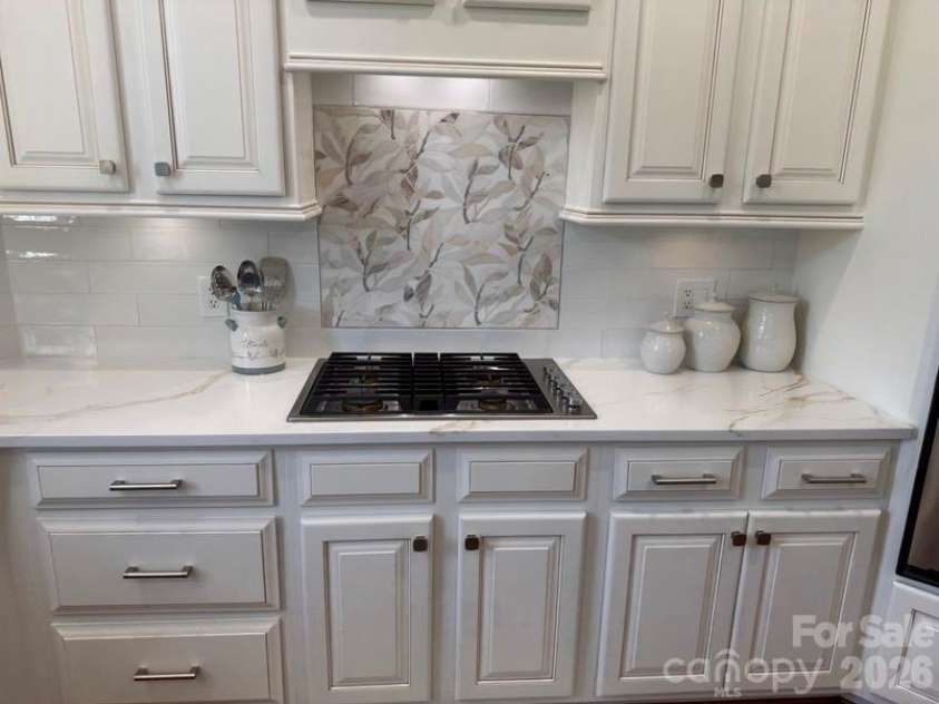 27246 Preston Place, Fort Mill, SC 29707.  MLS# CAR4372170, YatesRealty ID 21901. Custom finishes!