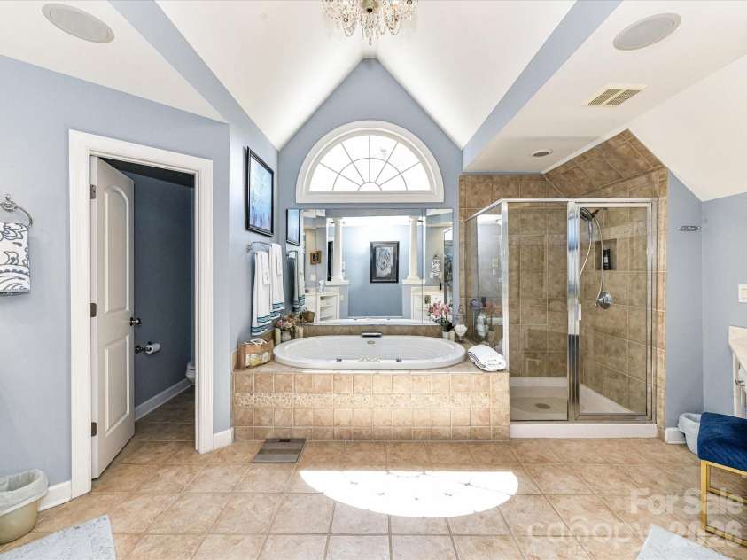 27246 Preston Place, Fort Mill, SC 29707.  MLS# CAR4372170, YatesRealty ID 21901. Oversized tiled shower and jacuzzi tub!