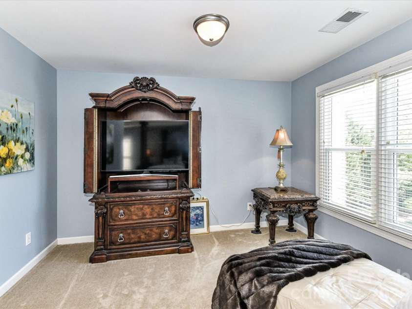 27246 Preston Place, Fort Mill, SC 29707.  MLS# CAR4372170, YatesRealty ID 21901. Sitting area