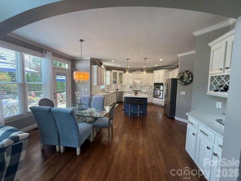 27246 Preston Place, Fort Mill, SC 29707.  MLS# CAR4372170, YatesRealty ID 21901. Spacious Breakfast area overlooks the expansive deck and private yard!