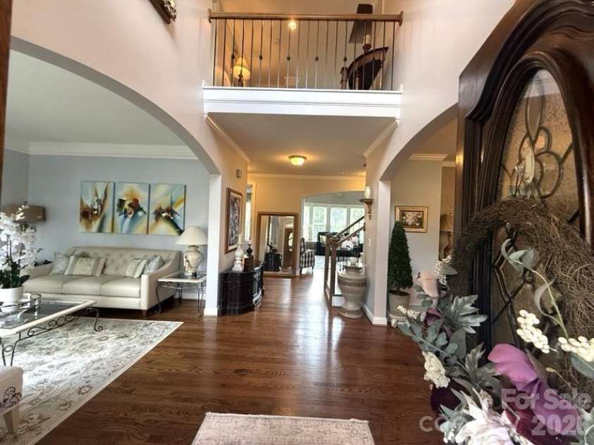 27246 Preston Place, Fort Mill, SC 29707.  MLS# CAR4372170, YatesRealty ID 21901. Stunning Entry!