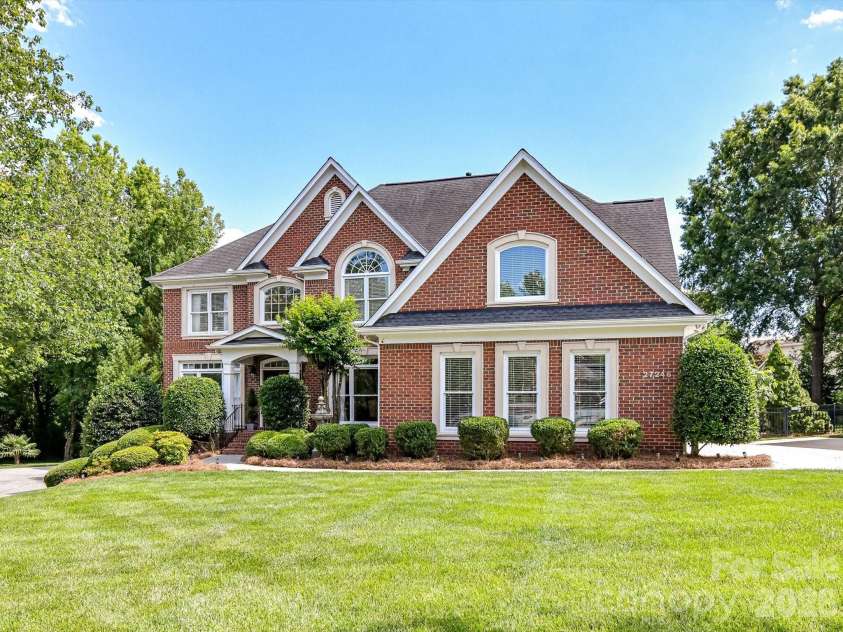 27246 Preston Place, Fort Mill, SC 29707.  MLS# CAR4372170, YatesRealty ID 21901. Welcome to 27246 Preston Place!