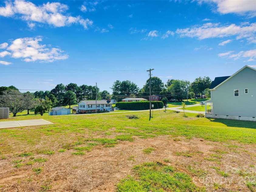 726 Lithia Inn Road, Lincolnton, NC 28092.  MLS# CAR4295169, YatesRealty ID 21901. 