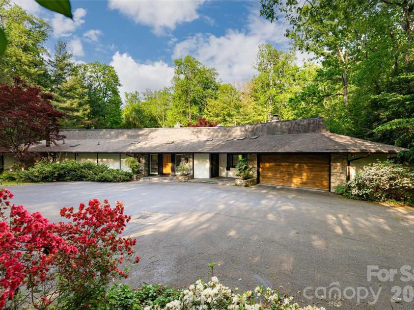 18 Forest Road, Asheville, NC 28803.  MLS# CAR4376701, YatesRealty ID 21903. 