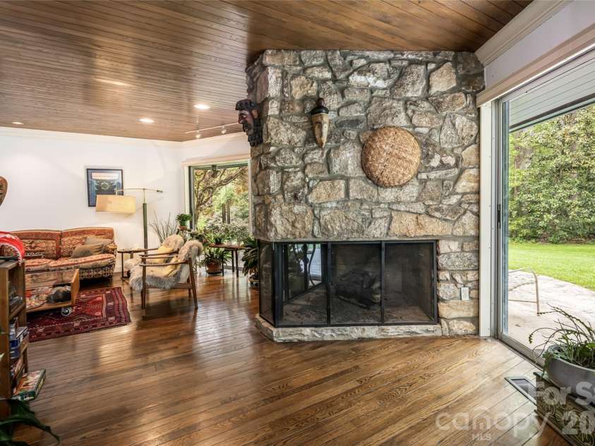 18 Forest Road, Asheville, NC 28803.  MLS# CAR4376701, YatesRealty ID 21903. 
