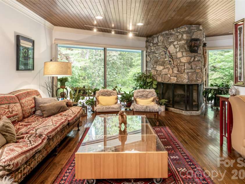 18 Forest Road, Asheville, NC 28803.  MLS# CAR4376701, YatesRealty ID 21903. 
