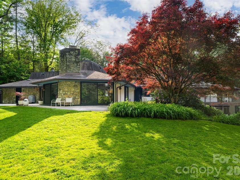 18 Forest Road, Asheville, NC 28803.  MLS# CAR4376701, YatesRealty ID 21903. 
