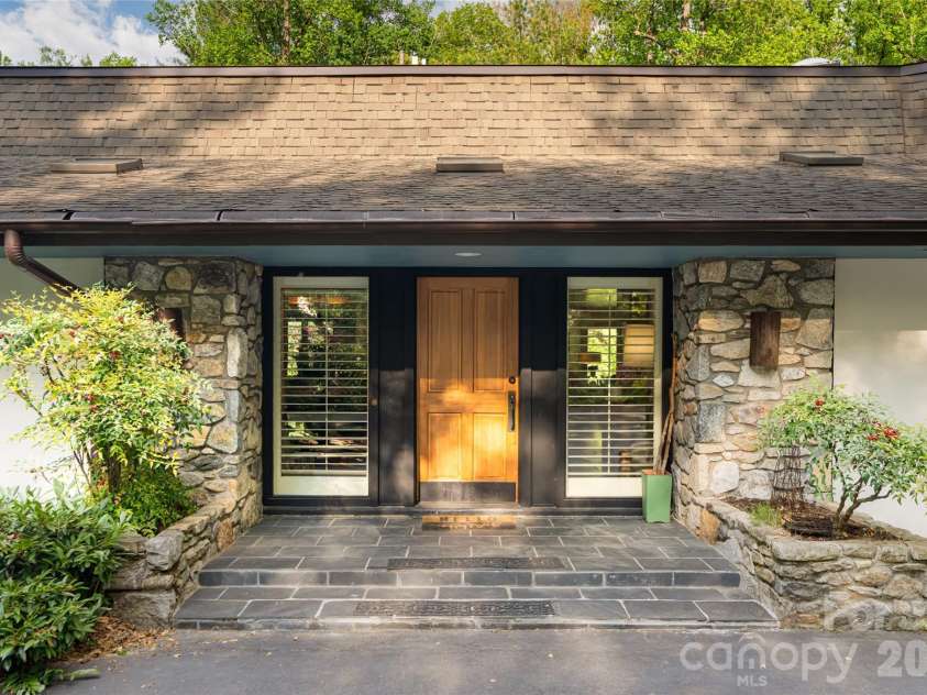 18 Forest Road, Asheville, NC 28803.  MLS# CAR4376701, YatesRealty ID 21903. 
