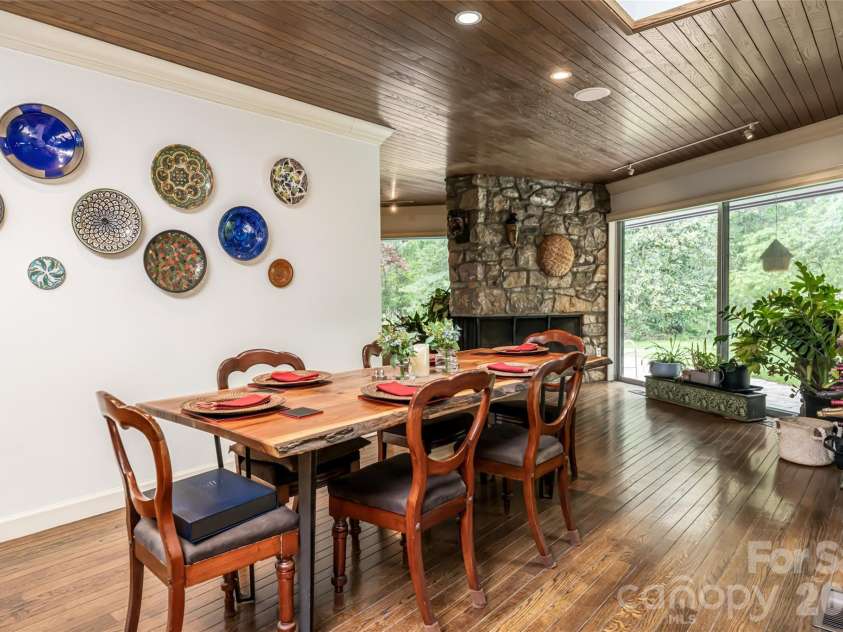 18 Forest Road, Asheville, NC 28803.  MLS# CAR4376701, YatesRealty ID 21903. 