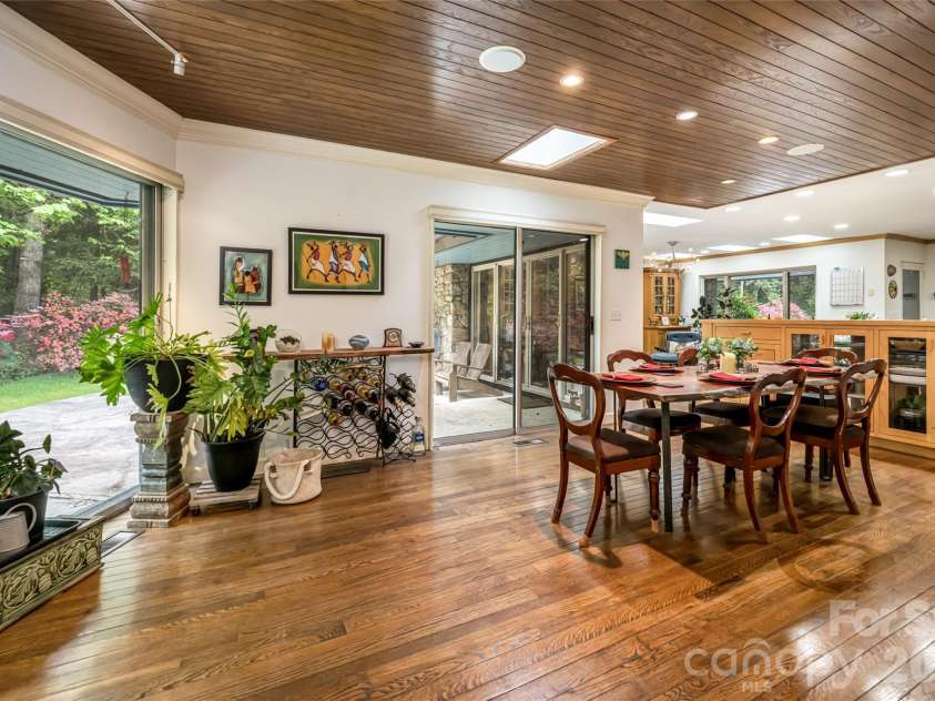 18 Forest Road, Asheville, NC 28803.  MLS# CAR4376701, YatesRealty ID 21903. 