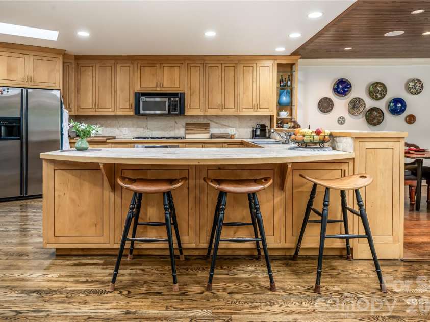 18 Forest Road, Asheville, NC 28803.  MLS# CAR4376701, YatesRealty ID 21903. 