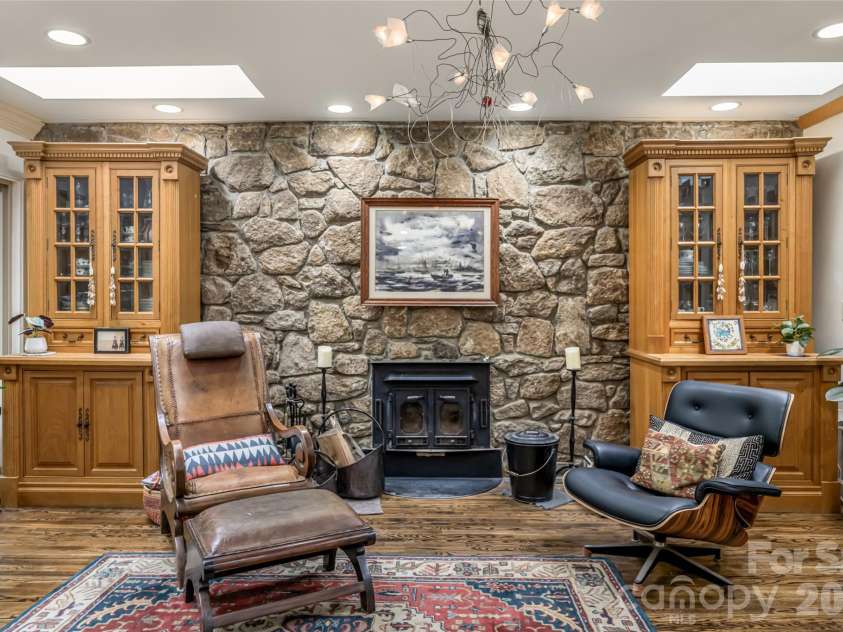 18 Forest Road, Asheville, NC 28803.  MLS# CAR4376701, YatesRealty ID 21903. 