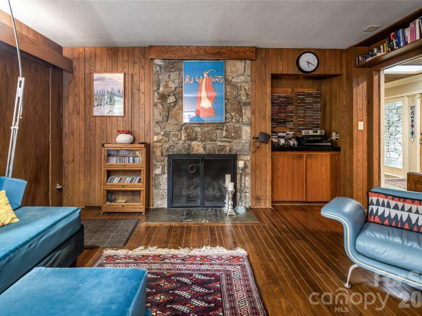 18 Forest Road, Asheville, NC 28803.  MLS# CAR4376701, YatesRealty ID 21903. 