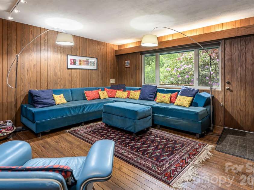 18 Forest Road, Asheville, NC 28803.  MLS# CAR4376701, YatesRealty ID 21903. 