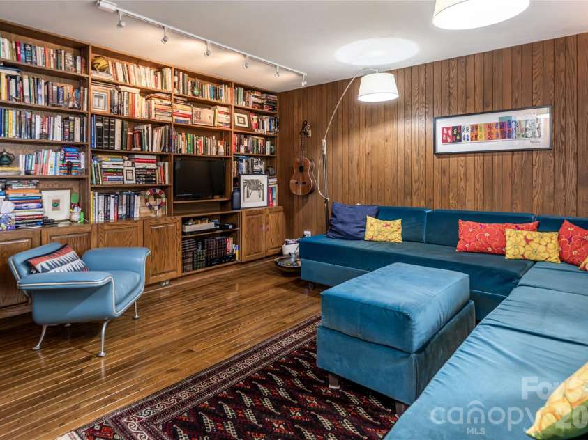 18 Forest Road, Asheville, NC 28803.  MLS# CAR4376701, YatesRealty ID 21903. 