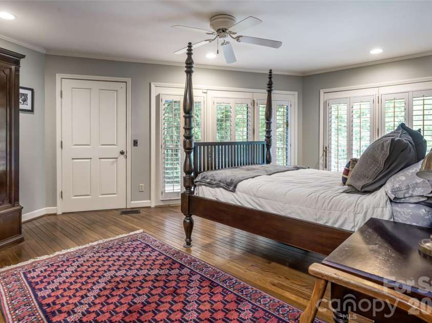 18 Forest Road, Asheville, NC 28803.  MLS# CAR4376701, YatesRealty ID 21903. 
