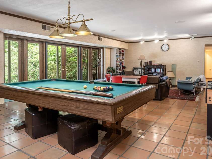 18 Forest Road, Asheville, NC 28803.  MLS# CAR4376701, YatesRealty ID 21903. 