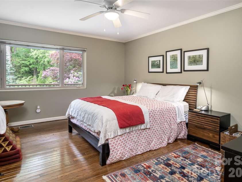 18 Forest Road, Asheville, NC 28803.  MLS# CAR4376701, YatesRealty ID 21903. 