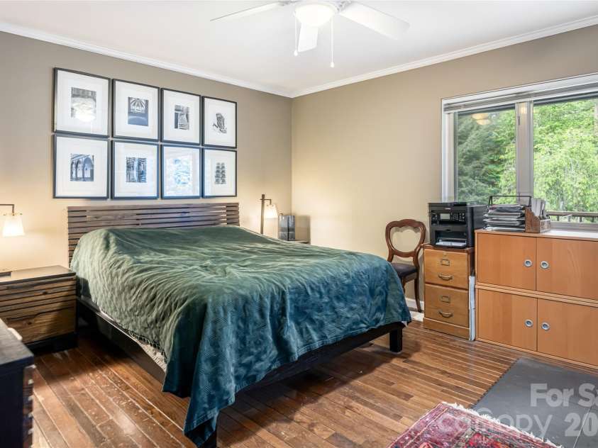 18 Forest Road, Asheville, NC 28803.  MLS# CAR4376701, YatesRealty ID 21903. 