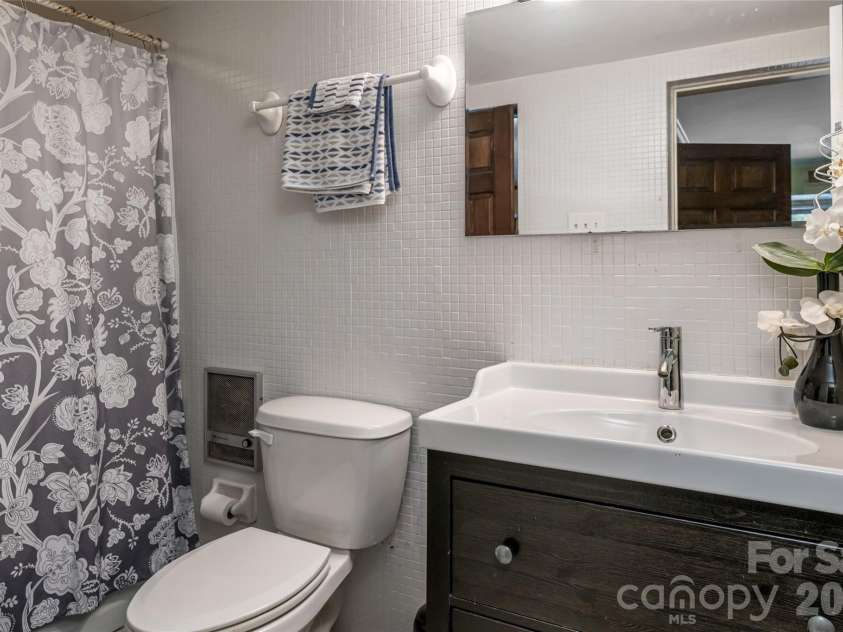 18 Forest Road, Asheville, NC 28803.  MLS# CAR4376701, YatesRealty ID 21903. 