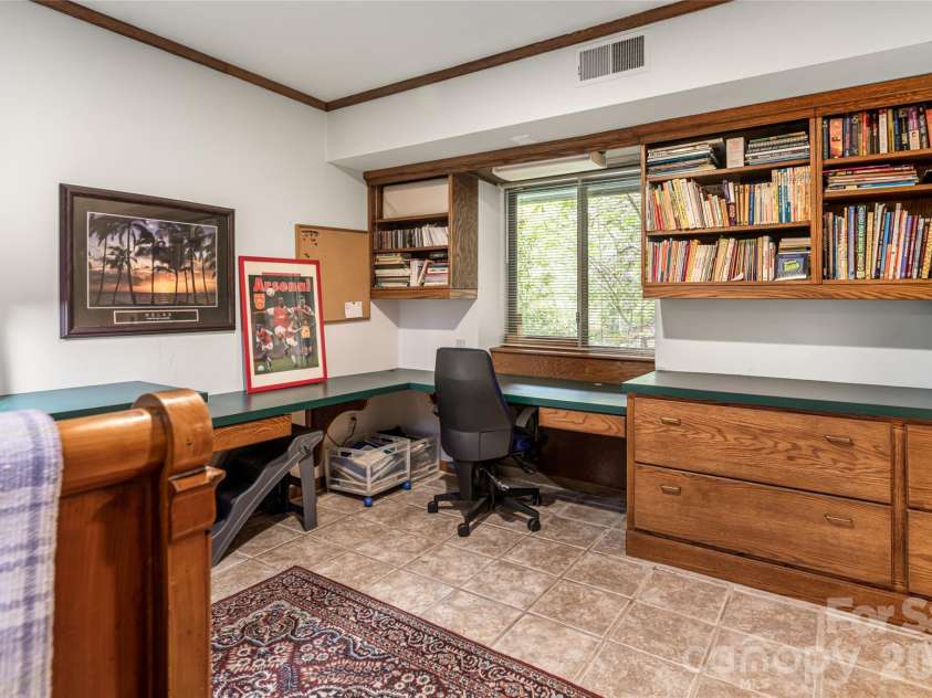 18 Forest Road, Asheville, NC 28803.  MLS# CAR4376701, YatesRealty ID 21903. 