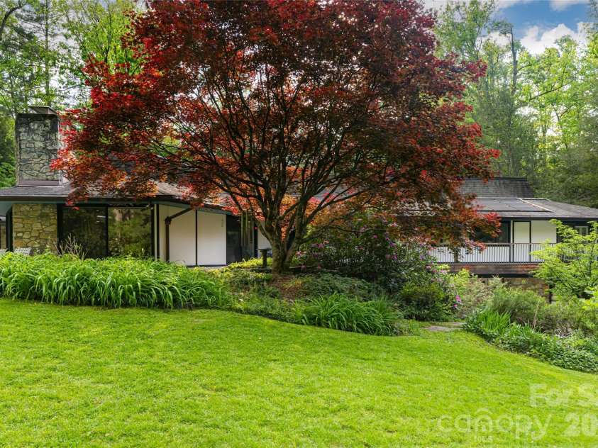 18 Forest Road, Asheville, NC 28803.  MLS# CAR4376701, YatesRealty ID 21903. 