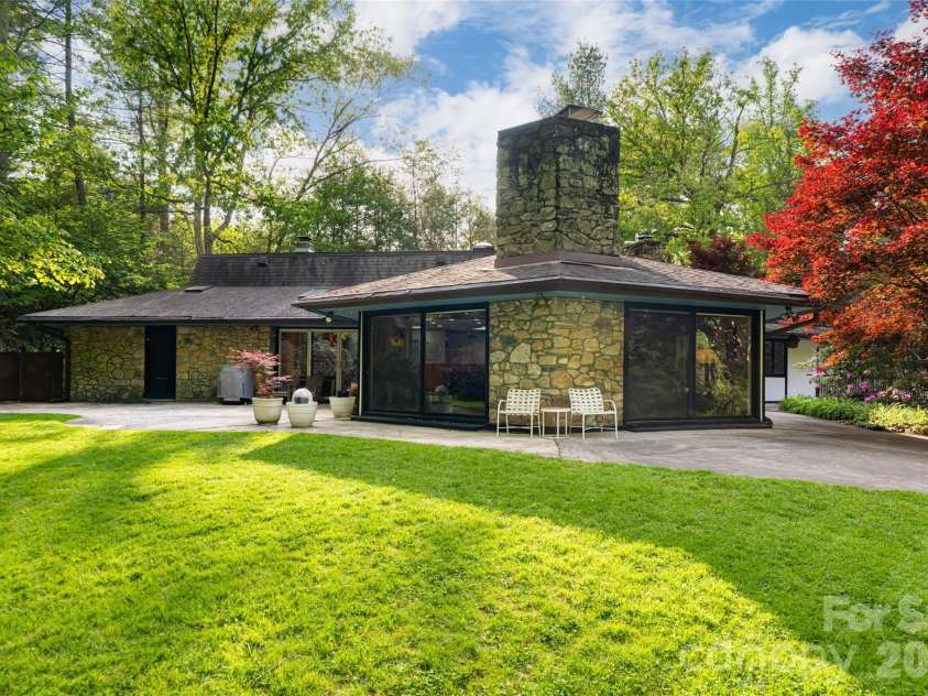 18 Forest Road, Asheville, NC 28803.  MLS# CAR4376701, YatesRealty ID 21903. 