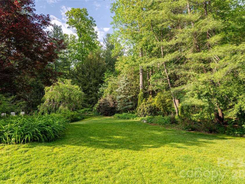 18 Forest Road, Asheville, NC 28803.  MLS# CAR4376701, YatesRealty ID 21903. 