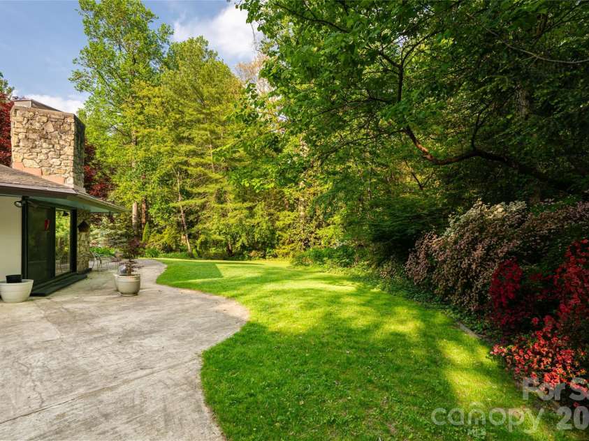 18 Forest Road, Asheville, NC 28803.  MLS# CAR4376701, YatesRealty ID 21903. 