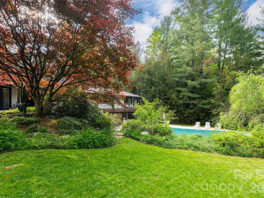 18 Forest Road, Asheville, NC 28803.  MLS# CAR4376701, YatesRealty ID 21903. 